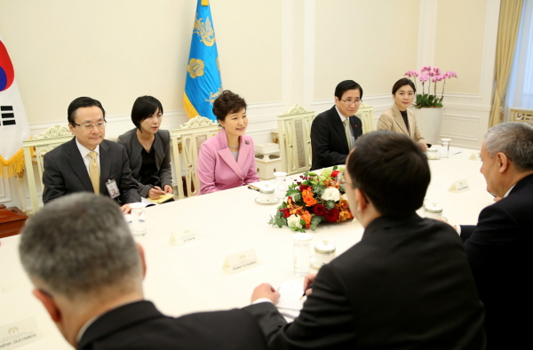 Meeting with Uzbek First Deputy Prime Minister Azimov 