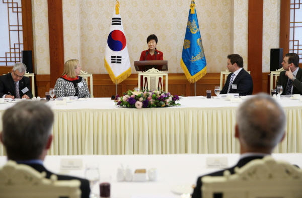 Luncheon with Foreign Business Leaders in Korea 