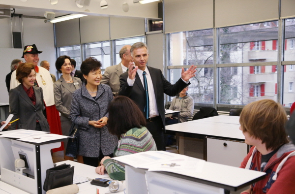 Visit to Commercial-Industrial Vocational School Bern