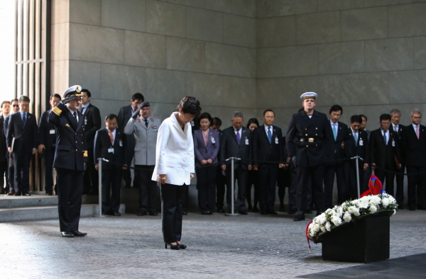 Laying a Wreath at the Neue Wache