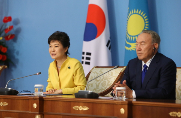 Korea-Kazakhstan Signing Ceremony and Joint Press Conference
