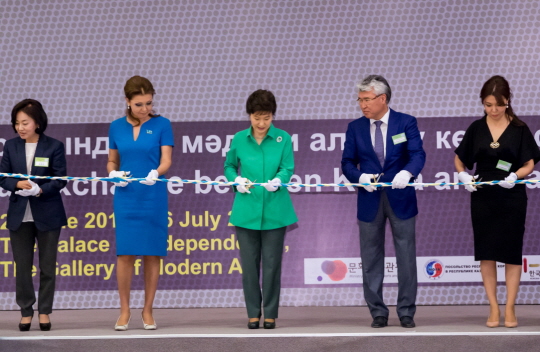 Opening Ceremony for Exhibition of Works by Ethnic Korean Artists