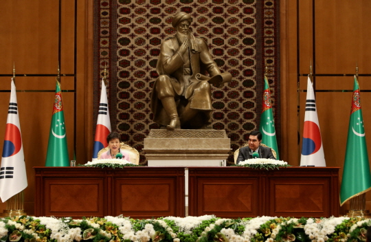 Korea-Turkmenistan Joint Press Conference 