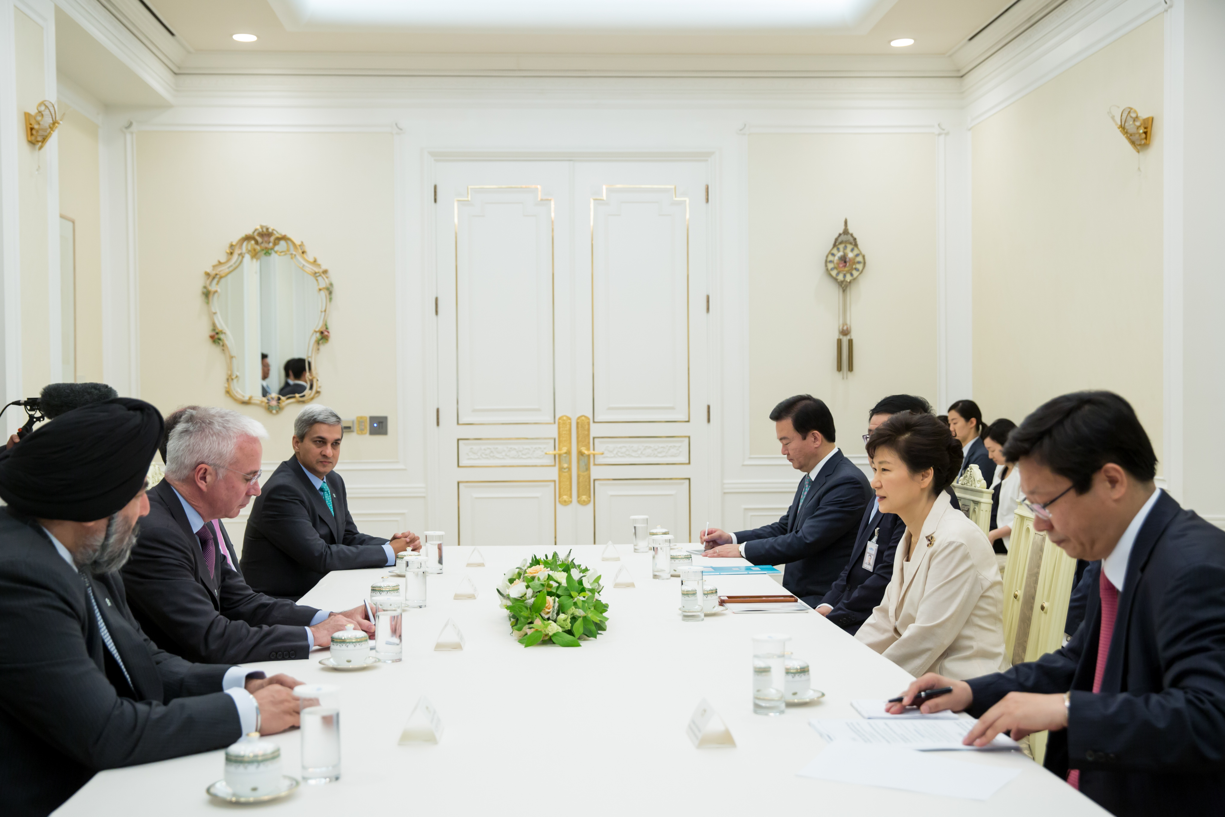 Meeting with Standard Chartered Group Chief Executive Peter Sands