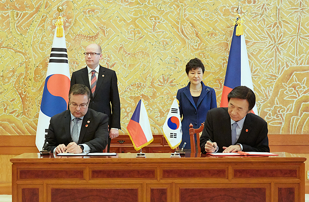 Signing of Korea-Czech MOU 