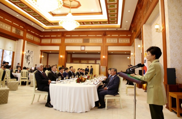 Luncheon Hosted for the Kyrgyz President and First Lady 