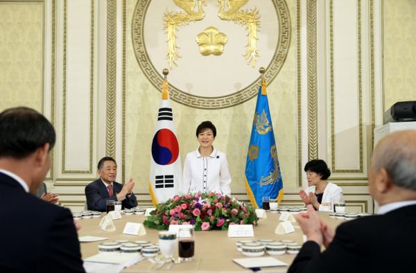 Luncheon with Decorated Independence Fighters