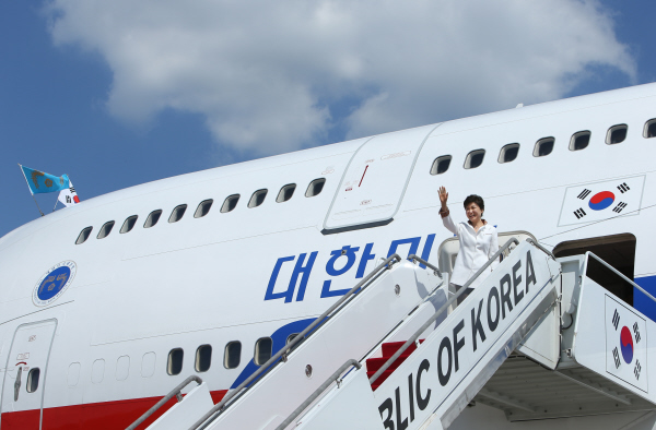 Departure from Seoul Airport for Russia and Vietnam