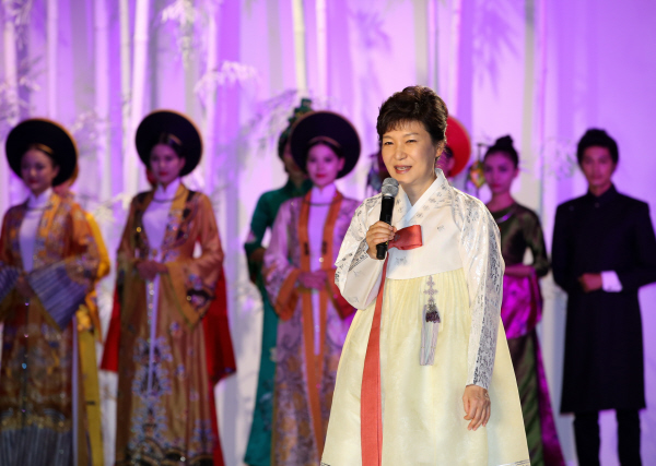 Hanbok-Ao dai Fashion Show 