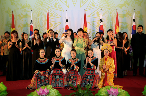 State Dinner Hosted by Vietnamese President 