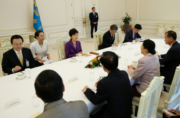 Meeting with Chairwoman of the Lao National Assembly
