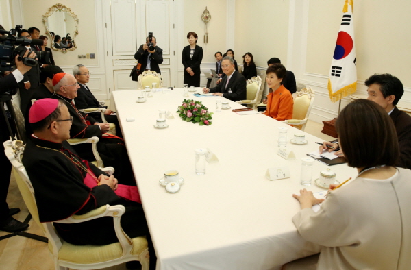 Meeting with Cardinal Fernando Filoni, Prefect of the Congregation for the Evangelization of Peoples