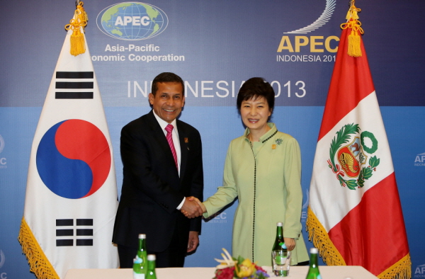 Korea-Peru Summit on the Sidelines of the APEC Leaders'' Meeting 