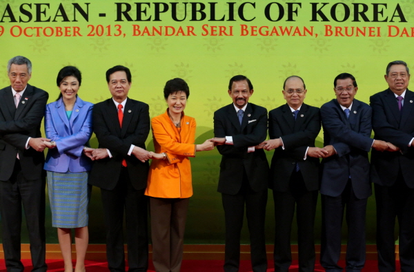 ASEAN-Korea Summit Commemorative Photo Session