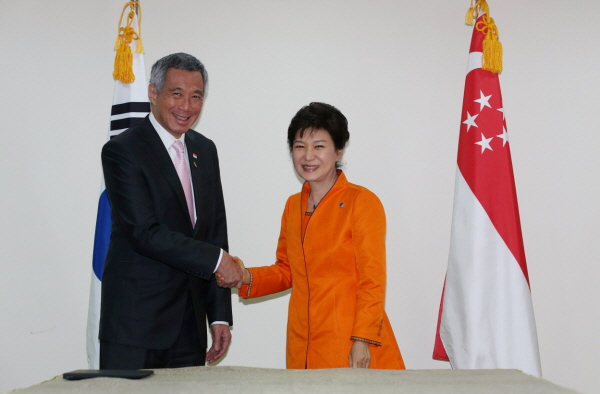 Korea-Singapore Summit on the Sidelines of the ASEAN Summit 