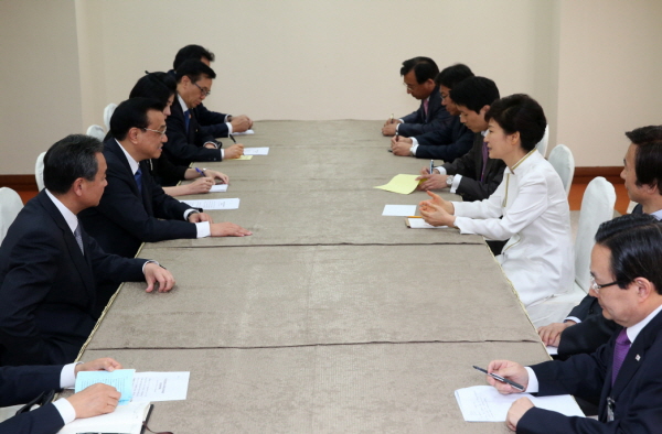 Meeting with Chinese Premier Li Keqiang on the Sidelines of the East Asia Summit