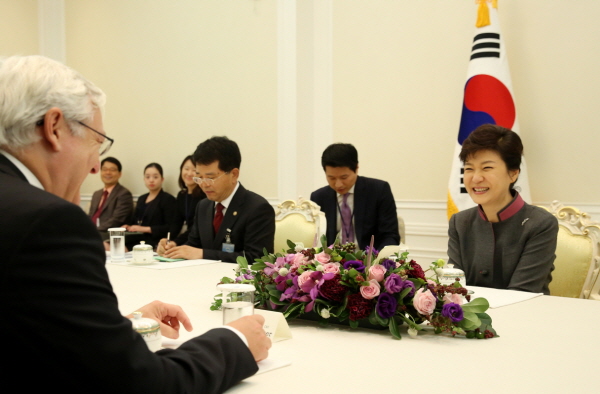 Meeting with Royal Dutch Shell CEO Peter Voser Oct 15, 2013 