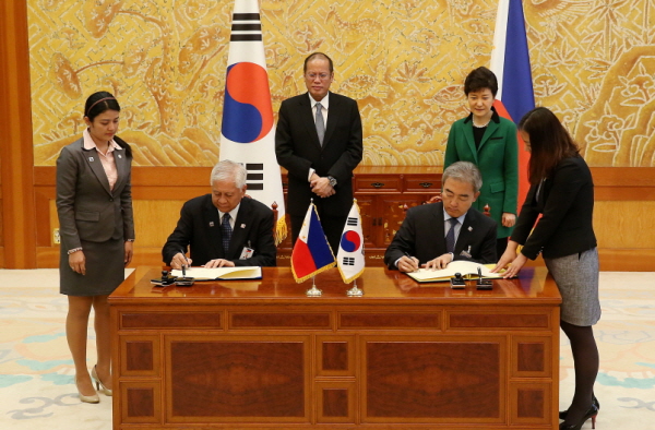 Signing Ceremony for Agreements between Korea and the Philippines 