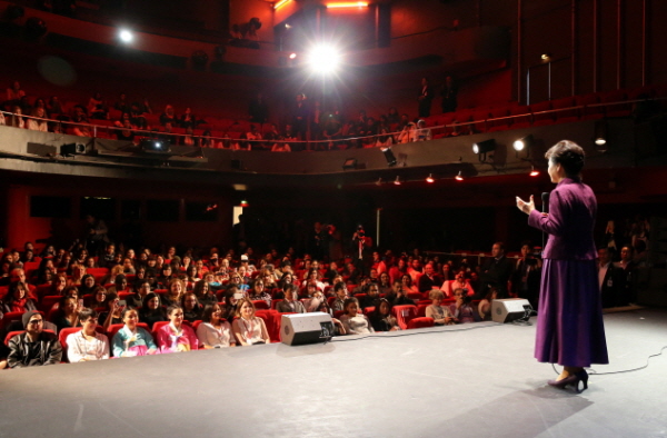 Meeting with French Hallyu Fans at a Korean Drama Party 