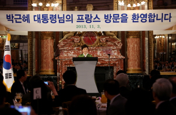 Luncheon with Members of the Korean Community