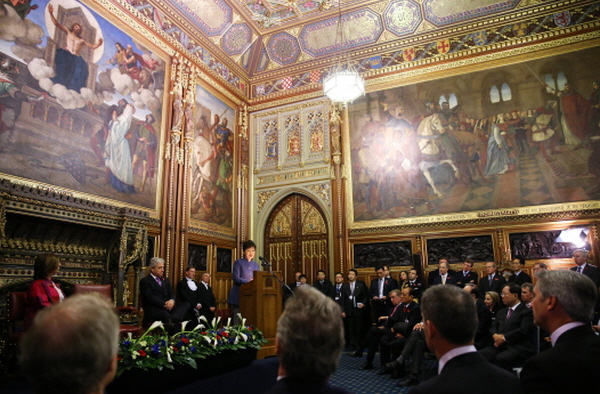 Talks with Members of both Houses of Parliament 