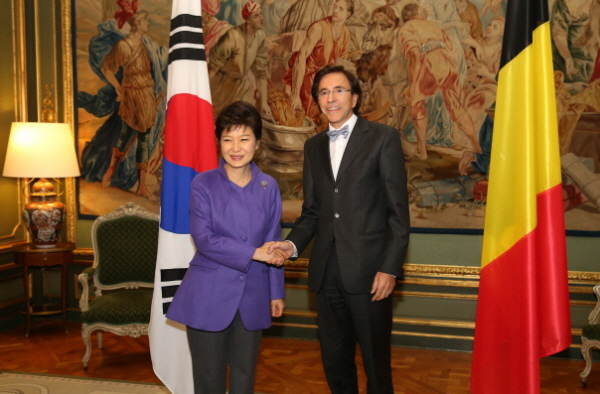 Korea-Belgium Summit Followed by MOU Signing Ceremony